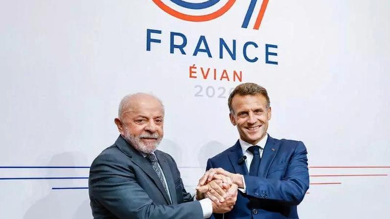 Lula fez sua primeira reunião bilateral às margens do G7 com Emmanuel Macron, presidente da França e anfitrião do evento