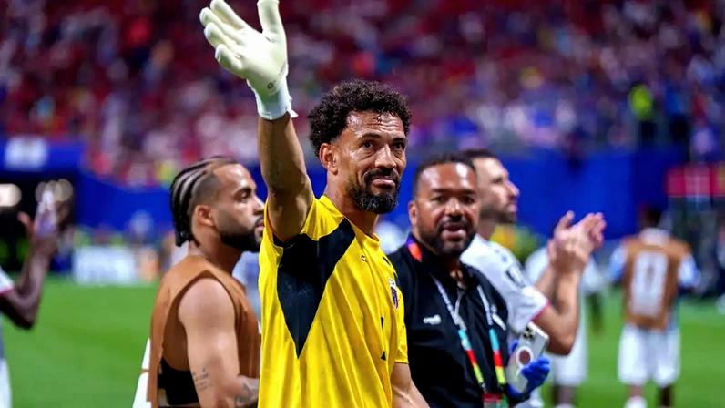 Conheça a história emocionante da mãe do goleiro Vozinha, que conseguiu derrubar uma taxa altíssima nos EUA para ver o filho na Copa do Mundo