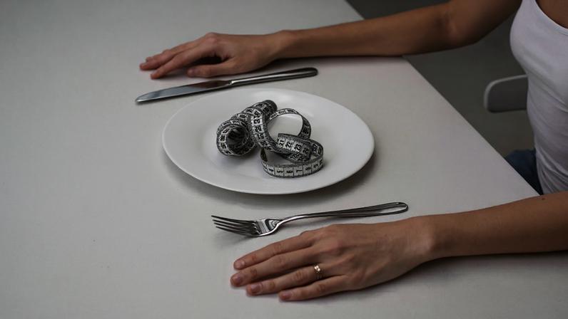A agonorexia, que consiste na redução patológica do apetite, pode gerar perda excessiva de massa magra