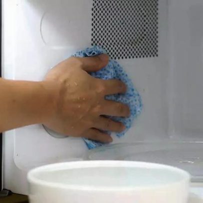 4 truques de limpeza para micro-ondas engordurado