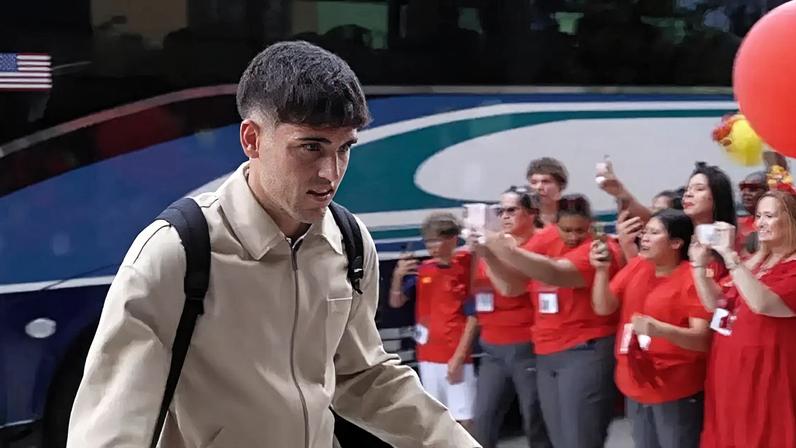 Torcedores fazem a festa com a chegada da Espanha –