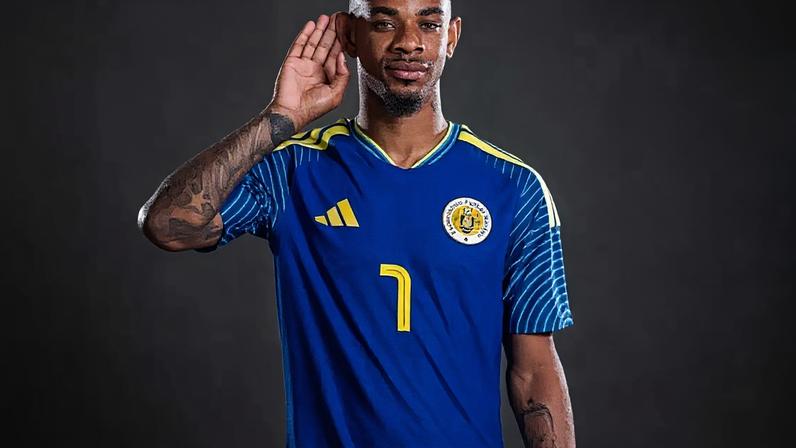 Juninho Bacuna durante entrevista a CazéTV –