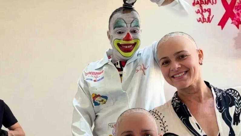 Missionário com leucemia raspa a cabeça para apoiar prima com câncer