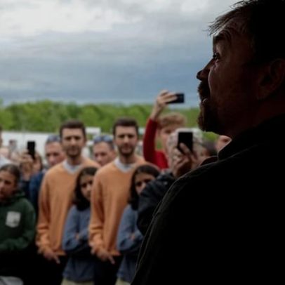 Primárias dos EUA 2026: Graham Platner busca superar escândalos no Maine