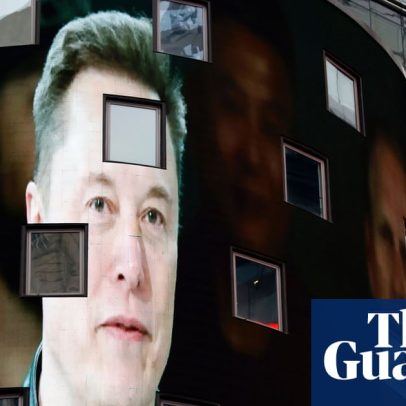Investidores discutem a estreia da SpaceX na bolsa de valores