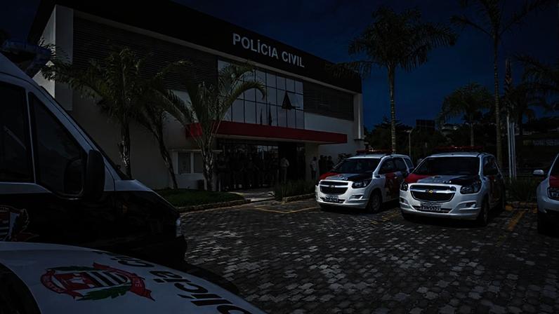 Caseiro teria enforcado colega de trabalho após desentendimento, informa o boletim de ocorrência