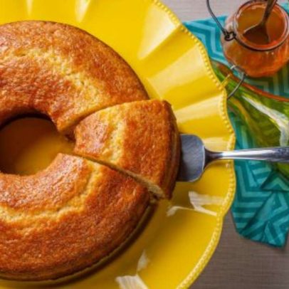 Bolo de laranja fofinho e saudável é simples de fazer e irresistível