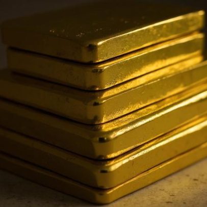 Ouro fecha em baixa com temores inflacionários e juros elevados