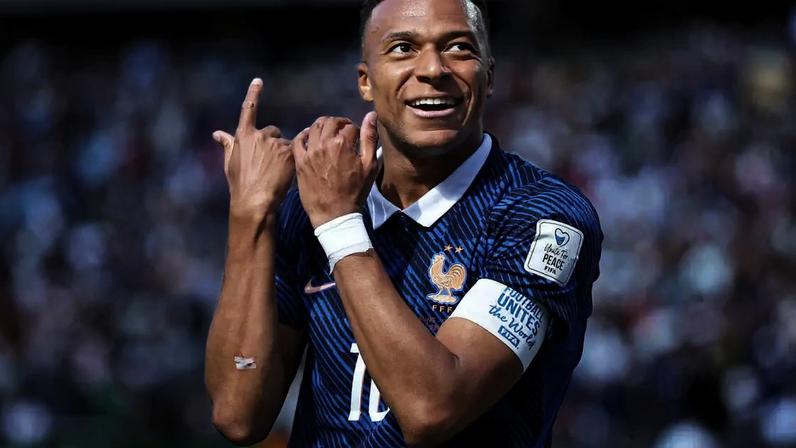 Kylian Mbappe estreou na Copa do Mundo com ótima atuação diante de Senegal –