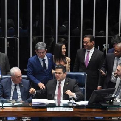Alcolumbre faz discurso, mas coloca pautas-bombas para votação
