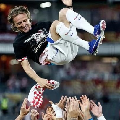 Budimir garante vitória da Croácia sobre o Panamá em dia histórico de Modrić