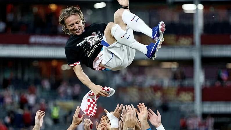 Budimir garante vitória da Croácia sobre o Panamá em dia histórico de Modrić