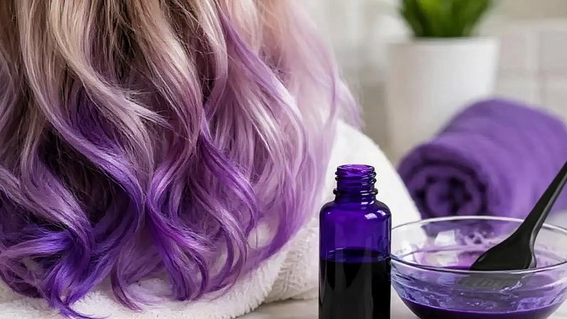 violeta genciana nos cabelos.