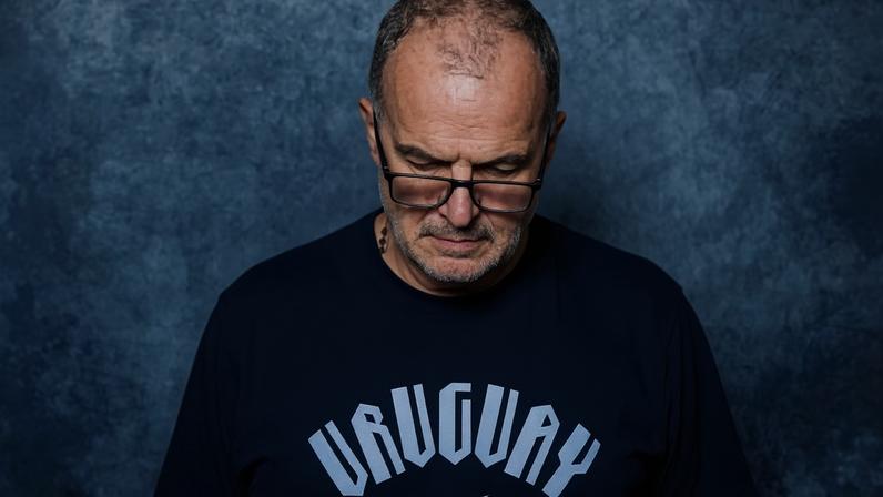 Marcelo Bielsa looks down during Fifa’s official World Cup 2026 portrait session.