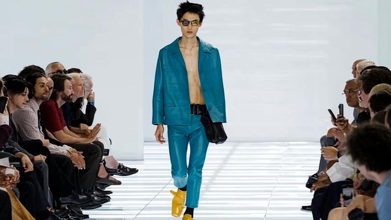Poucos elementos, visão minimalista da Prada