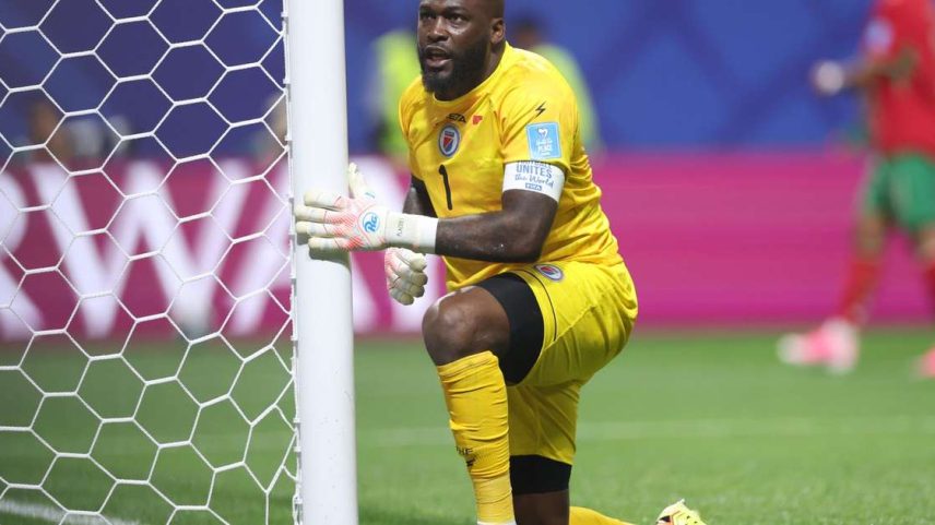 Johny Placide, goleiro do Haiti, durante partida contra Marrocos pela última rodada do grupo C da Copa do Mundo
