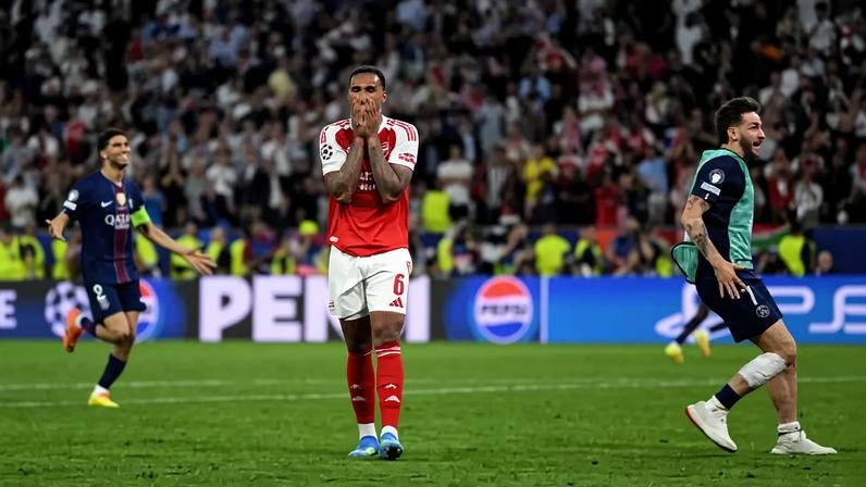Gabriel Magalhães foi o responsável pela última cobrança do Arsenal na disputa por pênaltis contra o PSG