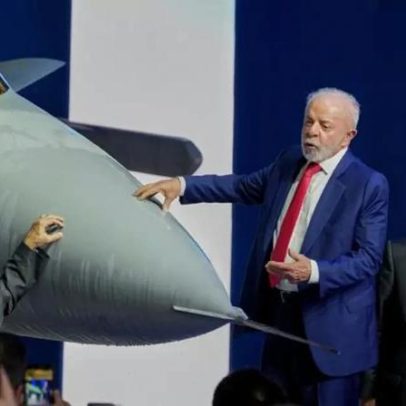 Brasil assina acordo para comprar 20 caças Gripen
