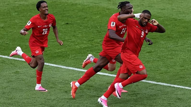 Gol de Cyle Larin salva o Canadá da maldição do quase