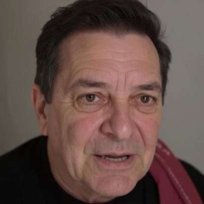 Regis Danese aparece aos prantos durante incêndio na casa