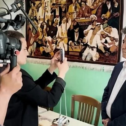 Diretor enfrenta IA que apaga pessoas comuns, com Frinton