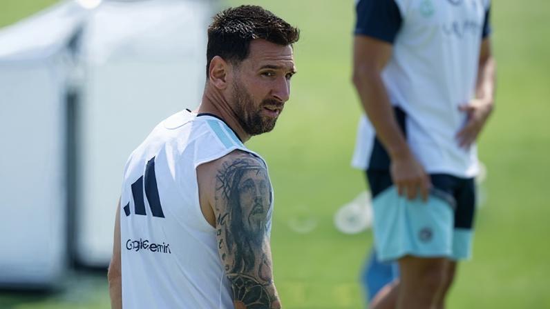 Apresentador de TV argentino renuncia após divulgar falsa morte do pai de Messi
