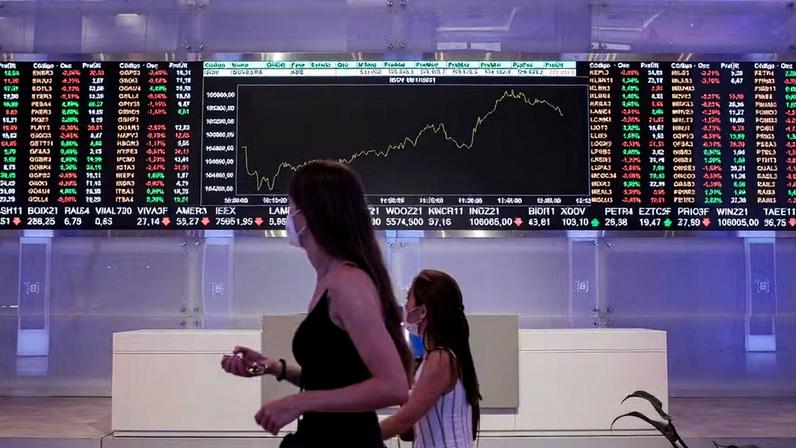 Estrangeiros retiram R$ 149 milhões na B3 em 10 de junho, e saldo mensal está negativo em quase R$ 4 bi