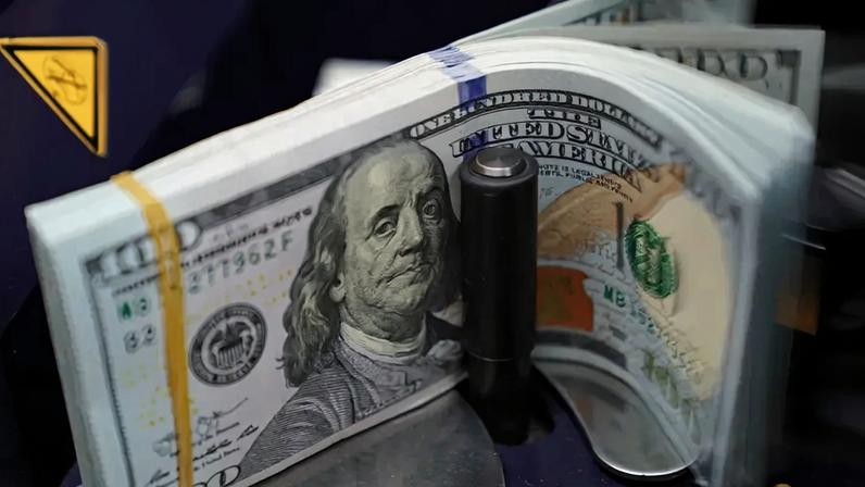 Dólar inicia sessão em queda ante o real após acordo entre EUA e Irã — Foto: Moe Zoyari/Bloomberg