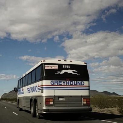 Spirit Airlines encerra operações e boom de viagens de ônibus ganha força
