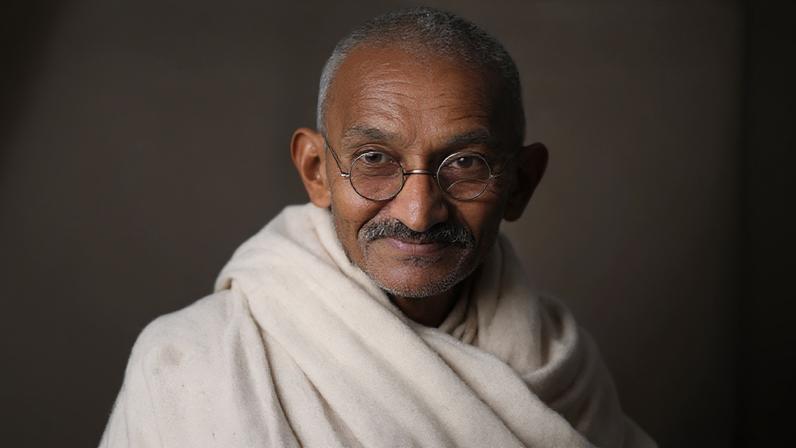 Gandhi indicado ao Nobel cinco vezes; pensamento, fala e ação em harmonia