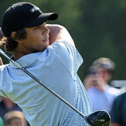 Miles Russell, 17, se classifica para o US Open com Charlie Woods como caddie
