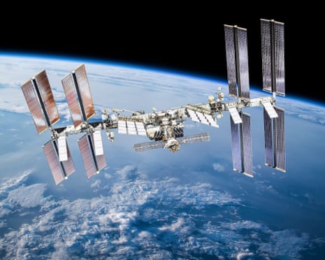 Astronautas da ISS sob ordens de evacuação por vazamento de ar