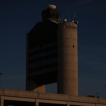 Planos a apenas 300 pés no aeroporto de Boston, quase colisão
