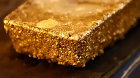 Guiné proíbe exportação de ouro cru para ampliar o refino local