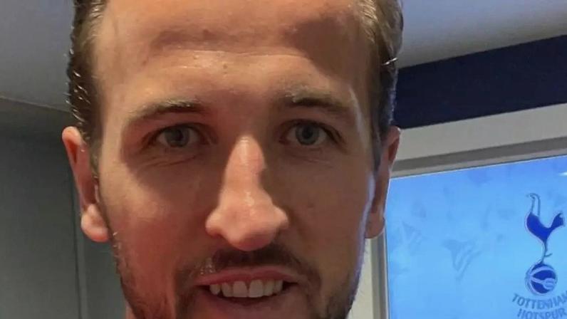 Furto na Copa 2026: Inglaterra, de Harry Kane, recupera R$ 92 mil em itens: de camisas autografadas a pelúcia.