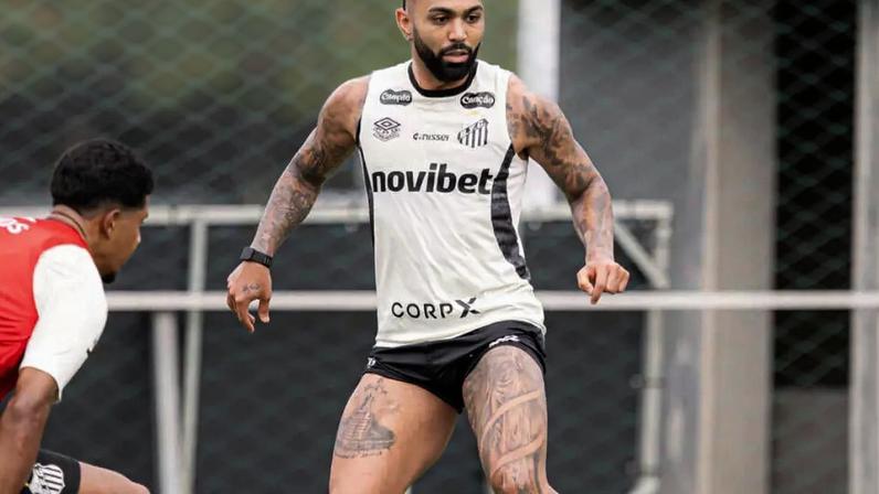 Gabigol durante treinamento do Santos nesta segunda-feira (29) –