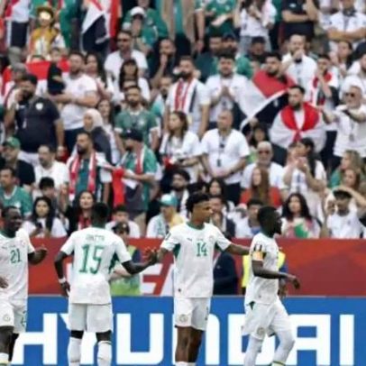 Senegal goleia Iraque e fica bem próximo da vaga na Copa