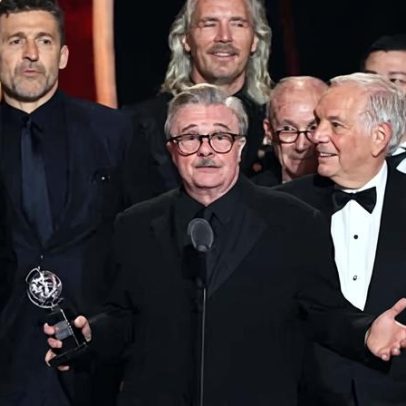Death of a Salesman vence no Tony Awards 2026; Manville e Lithgow também ganham
