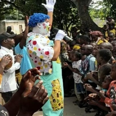 Palhaço evangeliza e alimenta mais de 1.000 crianças em Moçambique