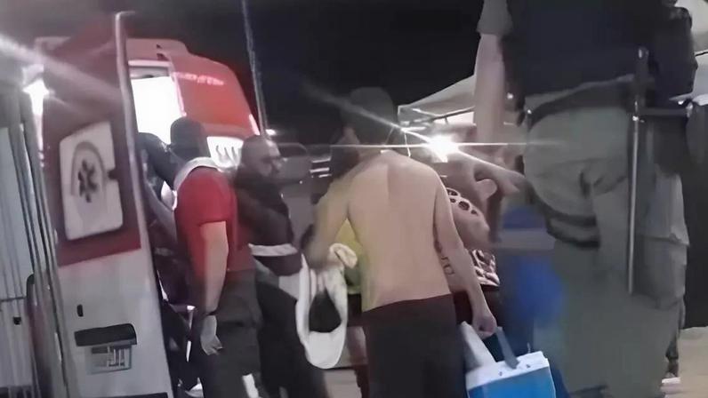 Cinco feridos são policiais.