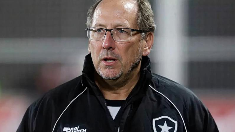 João Paulo Magalhães Lins, presidente do Botafogo associativo e John Textor, ex-dono da SAF do clube carioca –