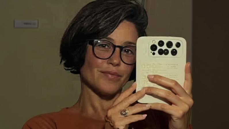 Novo visual de Priscila Sol ficou parecido com o da personagem Velma