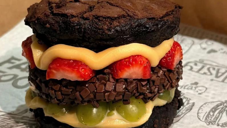 Cake burger vira tendência, dividindo fãs e haters