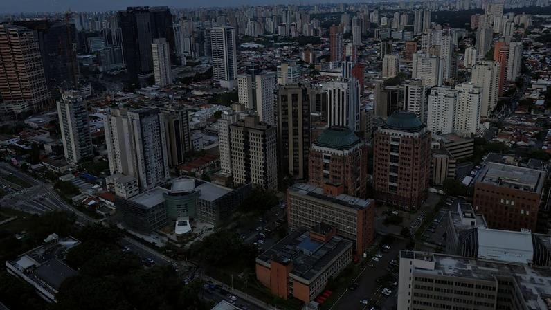 Apartamentos de até R$ 60 milhões impulsionam crescimento do segmento, que ainda representa fatia pequena do mercado paulistano.