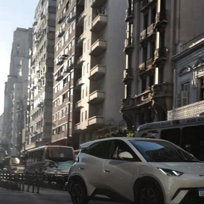 Preço do combustível impulsiona venda de carro elétrico chinês no Uruguai