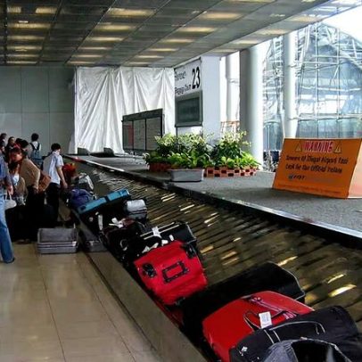 Passageiros são presos por tráfico de drogas após manipulação de bagagens