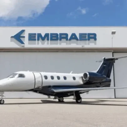 Embraer sobe mais de 4% com Azorra ampliando aposta nos jatos E2
