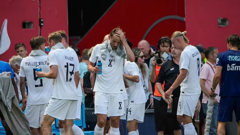 Jogadores do Brasil após o jogo contra Marrocos; estudo aponta que mudança climática pode ameaçar partidas da Copa.