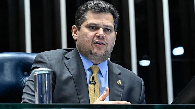 Davi Alcolumbre negou ter recebido R$ 30 milhões de dólares de Vorcaro