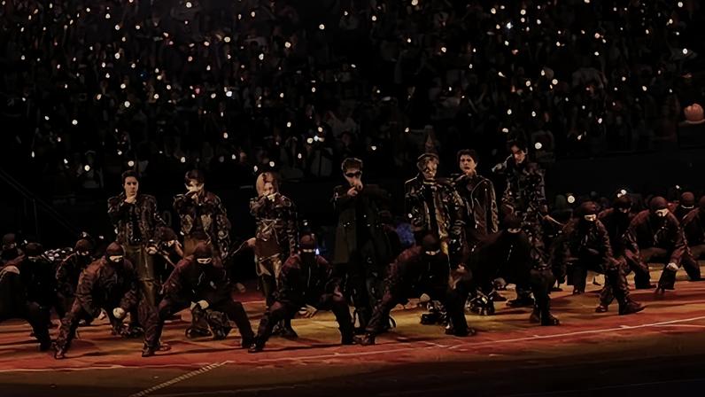 BTS lotou o Raymond James Stadium, em Tampa, na Flórida, neste sábado (25)